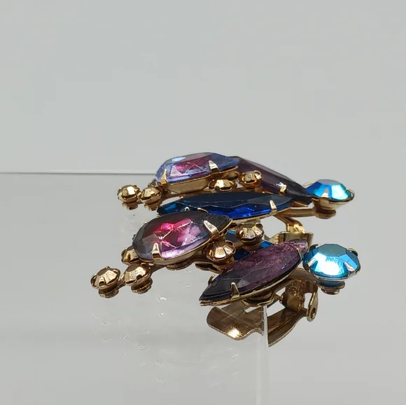 CELEBRITY VINTAGE 💙 CLIP ON EARRINGS - Picture 5 of 8